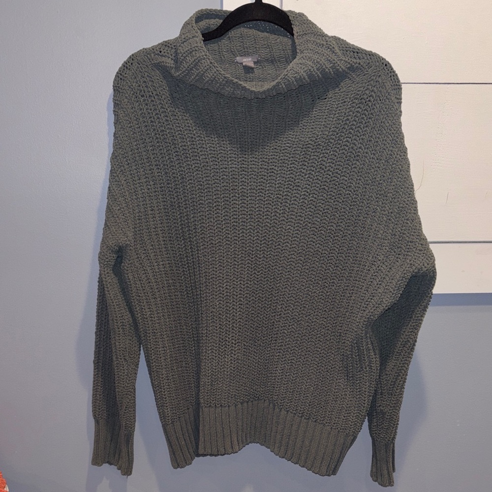 Aerie Women’s Sage Green Turtleneck Sweater